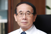 医歯学総合病院長　内山　聖
